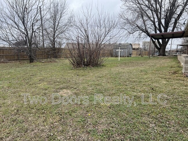 Building Photo - 425 S Dallas Ave