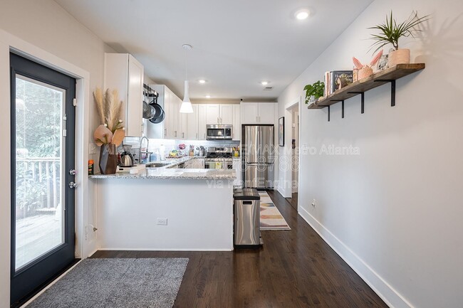 Building Photo - 1016 Coleman St SW