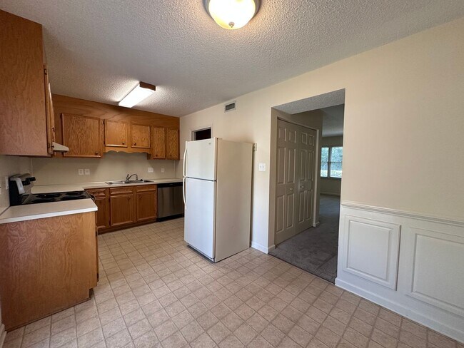 Building Photo - Charming & Private Townhouse in NW Hickory – 2BR, 1.5BA, Prime Location - No Pets