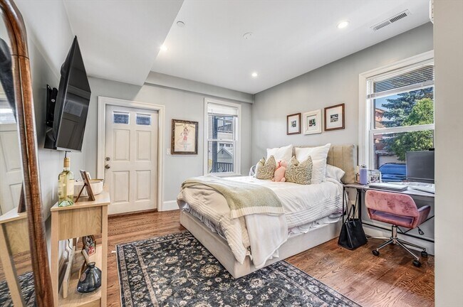 Building Photo - 1650 Columbia Rd