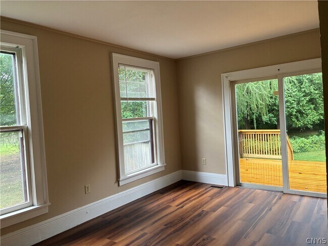 Building Photo - 864 Salt Springs Rd