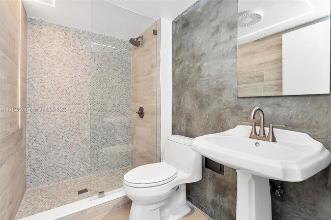 Building Photo - 780 NE 69th St