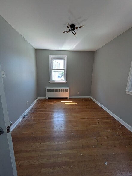 Building Photo - 125 Hobart Ave