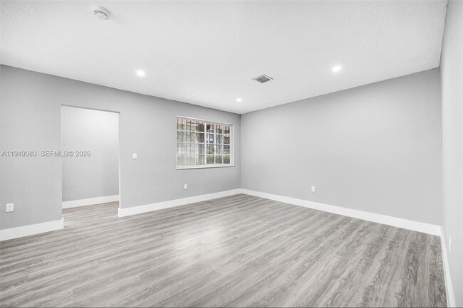 Building Photo - 645 NE 149th St