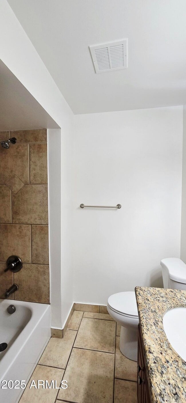 Building Photo - 3823 W Lawrence Rd