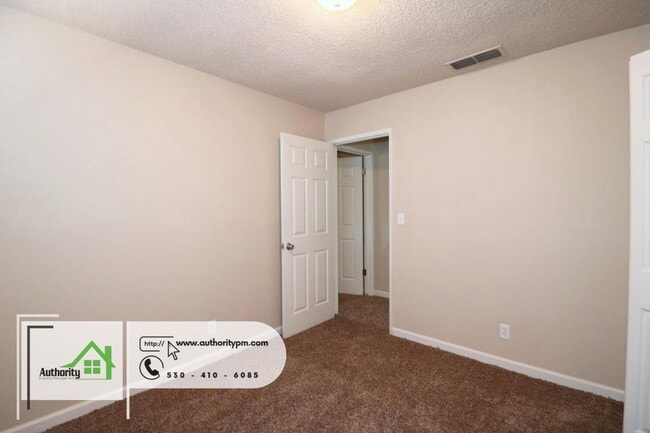 Building Photo - 2326 Corona St
