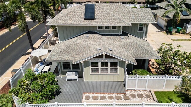 Building Photo - Modern Living in One of Lahaina’s Most Desirable Communities