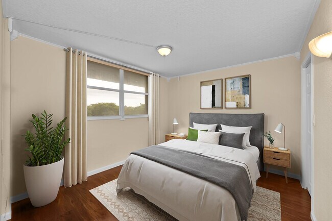 Building Photo - 118 Royal Pk Dr