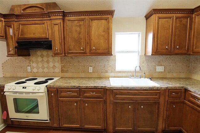 Building Photo - 8615 Sweetbrush Dr