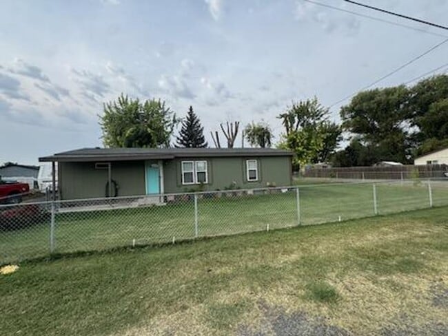 Building Photo - 635 E Harding Ave