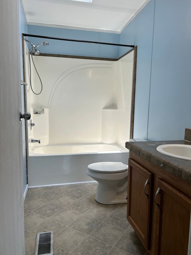 Building Photo - Spacious 4 Bedroom Home with Basement, Clo...