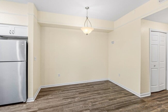 Building Photo - 2801 Chancellorsville Dr