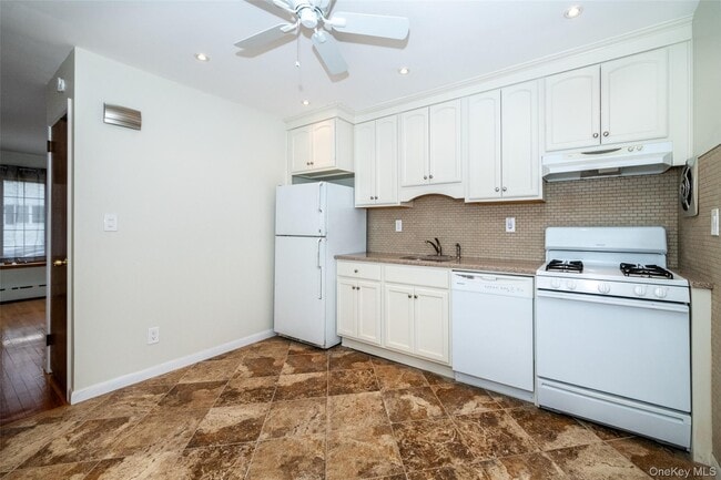 Building Photo - 10 Pell Pl