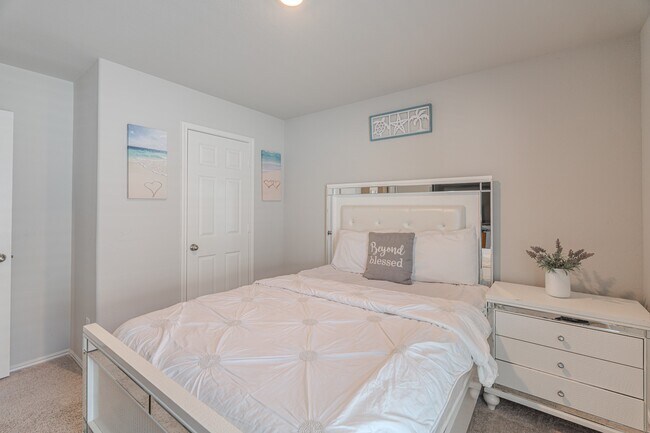 Building Photo - 26106 Halwell Mnr Ln