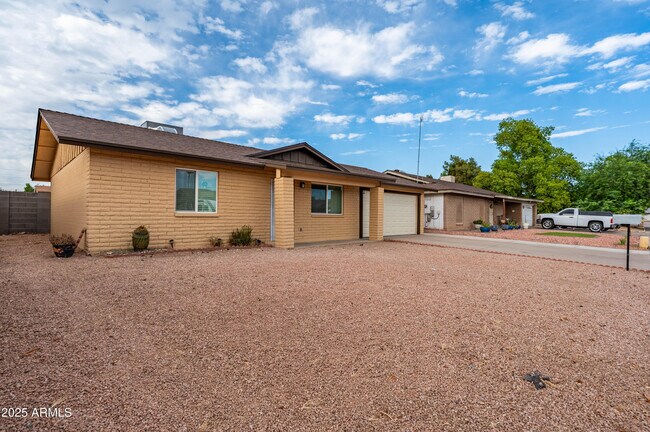 Building Photo - 2946 W Villa Maria Dr