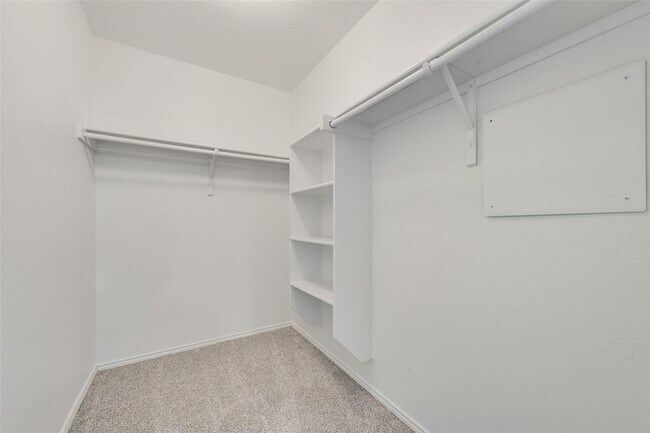 Building Photo - 613 Preston Dr