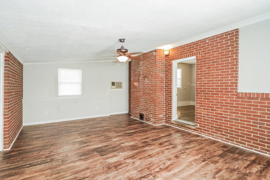 Building Photo - 112 Bush Ave