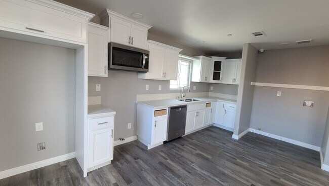 Building Photo - 129(425)