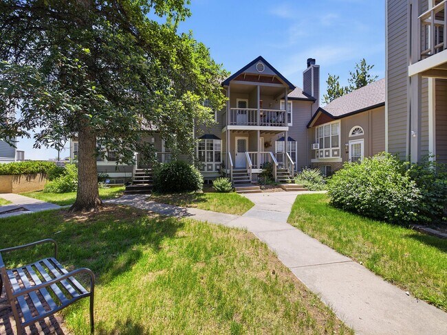 Building Photo - 2828 Silverplume Dr