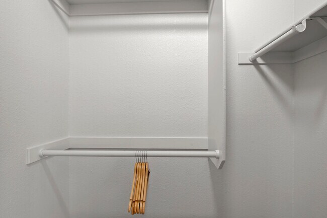 Building Photo - 875 W Pecos Rd