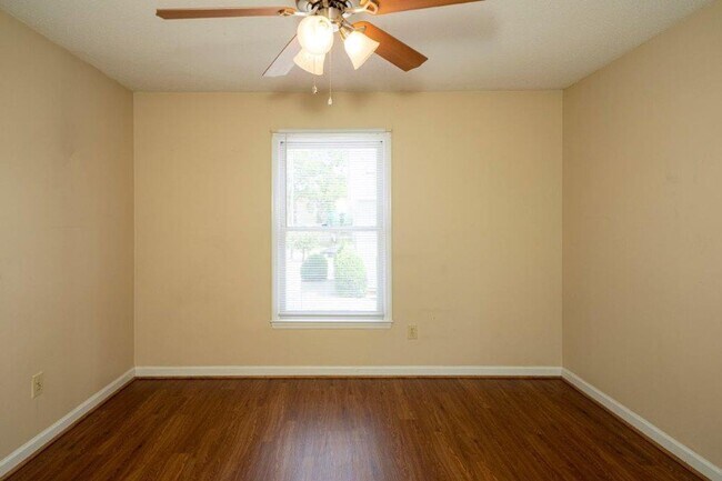 Building Photo - Campus Courtyard at Glenn #10