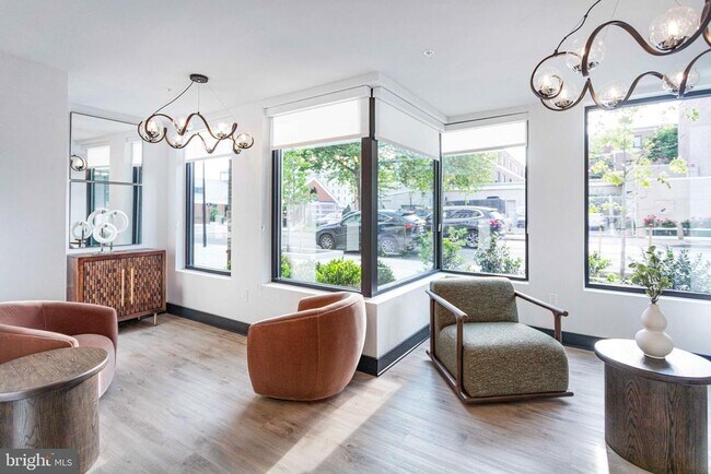 Building Photo - 701 N Henry St