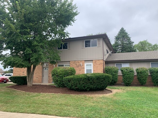 Primary Photo - 104 W Countryside Pkwy
