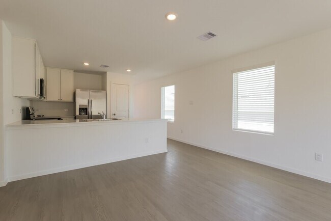 Building Photo - 613 Craven St