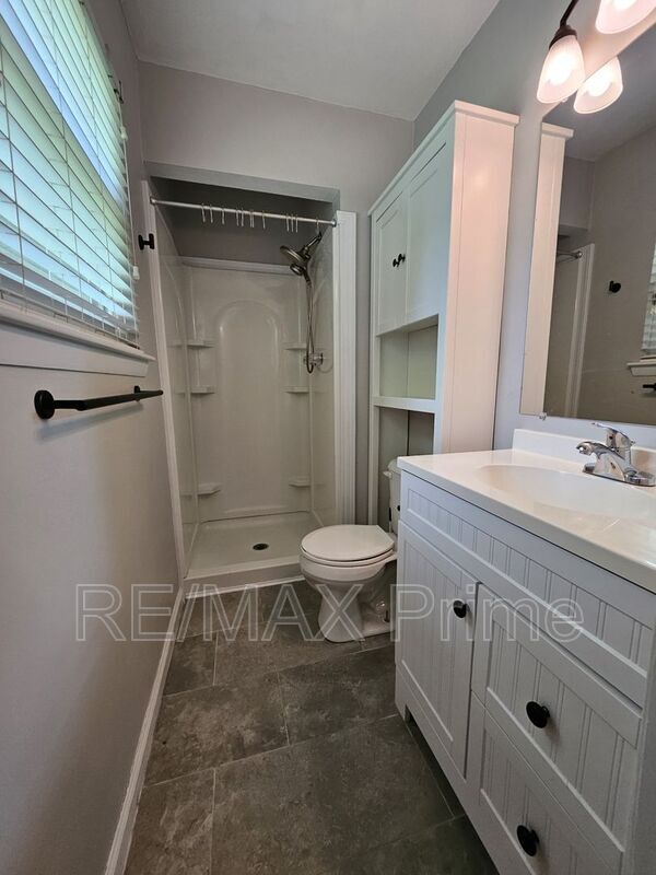 Building Photo - 3413 Newport Dr