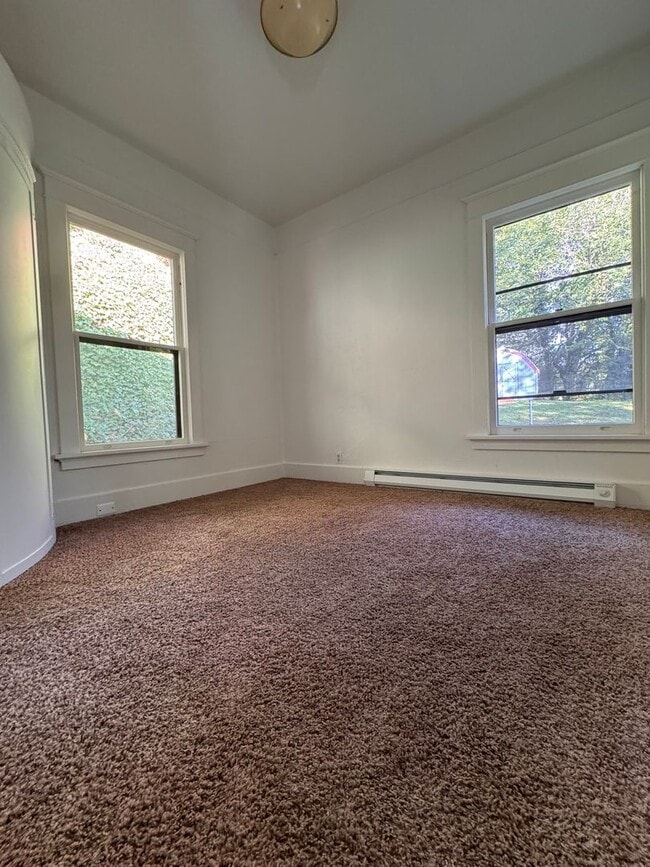 Building Photo - YOUR PACIFIC NORTHWEST RETREAT AWAITS! AV CHARGING STATION, GORGEOUS VIEWS, PRIVACY AND MORE!