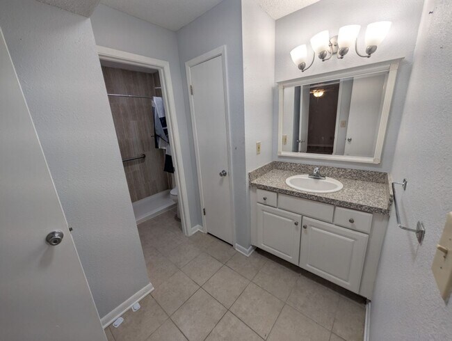 Building Photo - 3550 Sable Palm Ln