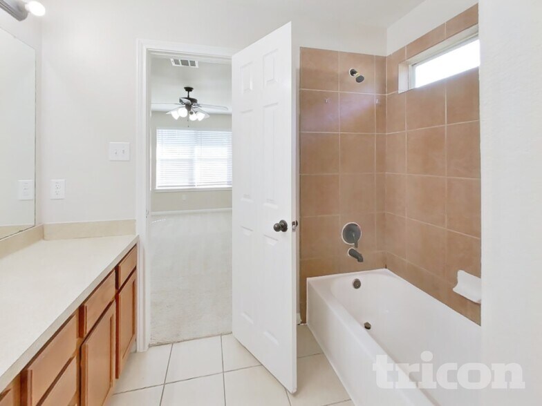 Building Photo - 12022 Green Bluff Ct