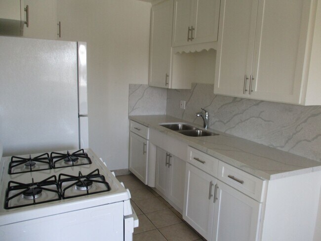 Building Photo - City Heights Remodeled 1 Bdr 1 Ba 2nd floor apartment.