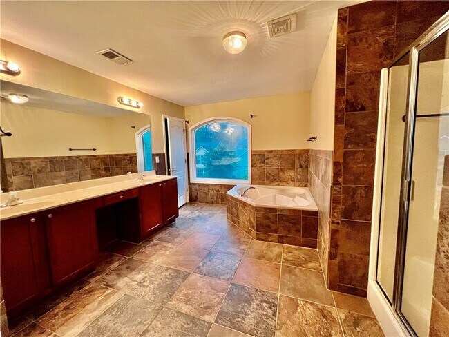 Building Photo - 2066 Peach Shoals Cir