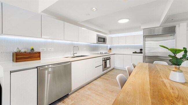 Building Photo - 102 24th St