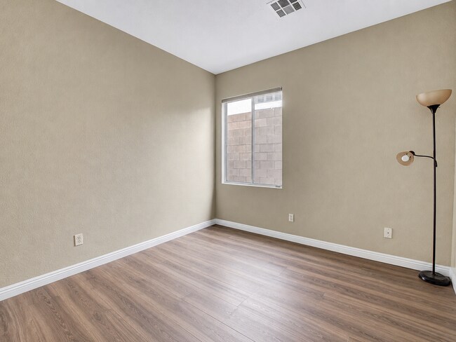 Building Photo - Anthem Gem with 3-Car Garage & Spacious Backyard