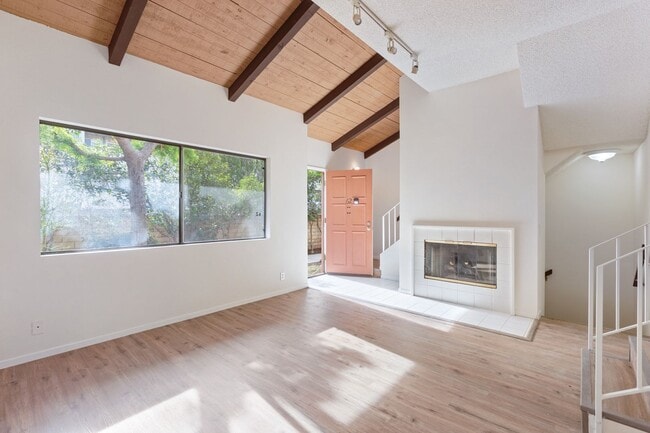 Building Photo - 10444 Canoga Ave