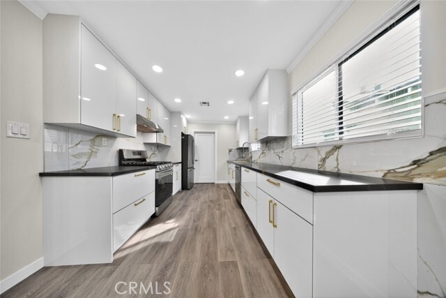 Building Photo - 15753 Cohasset St