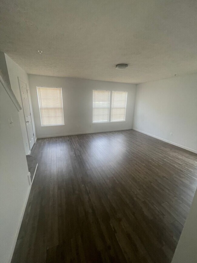 Building Photo - 519 Twinleaf Dr