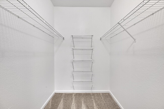 Building Photo - $1,900 - 2 Bed, 2 Bath Condo in Aurora with AC and In Unit Laundry!