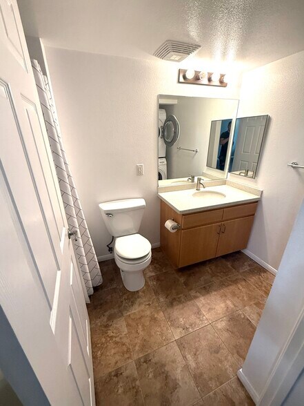 Building Photo - 1435 India St