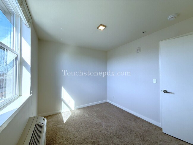 Building Photo - 2nd MONTH RENT FREE! Modern 2 Bedroom, 1.5 Bathroom Apartment