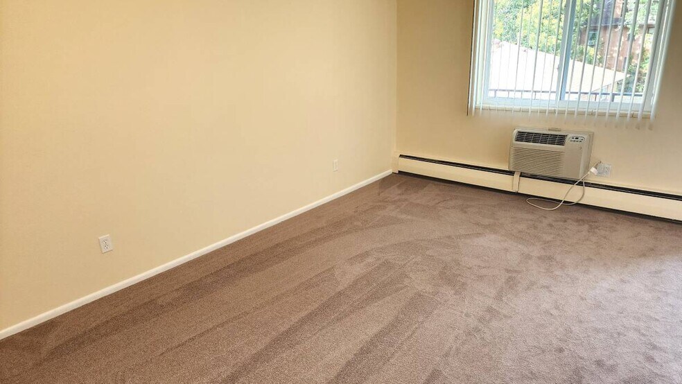 Building Photo - 918 S Logan St