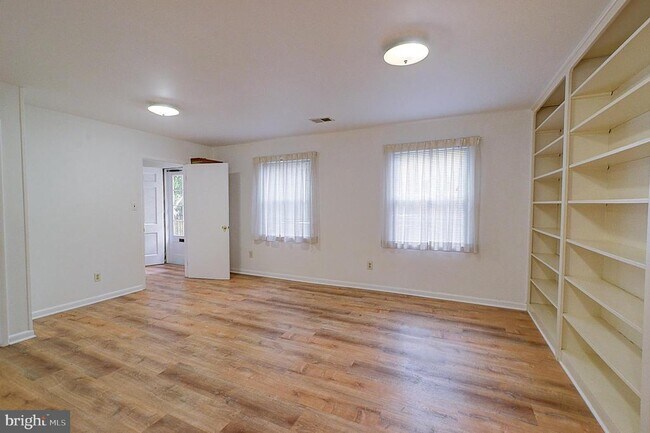 Building Photo - 3605 Dundee Driveway