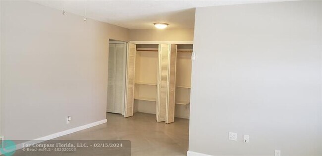 Building Photo - 1630 N 25th Ave
