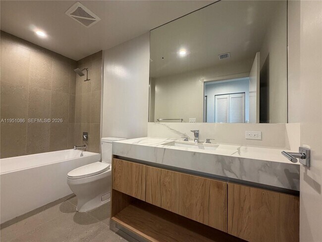 Building Photo - 11 NE 6th St