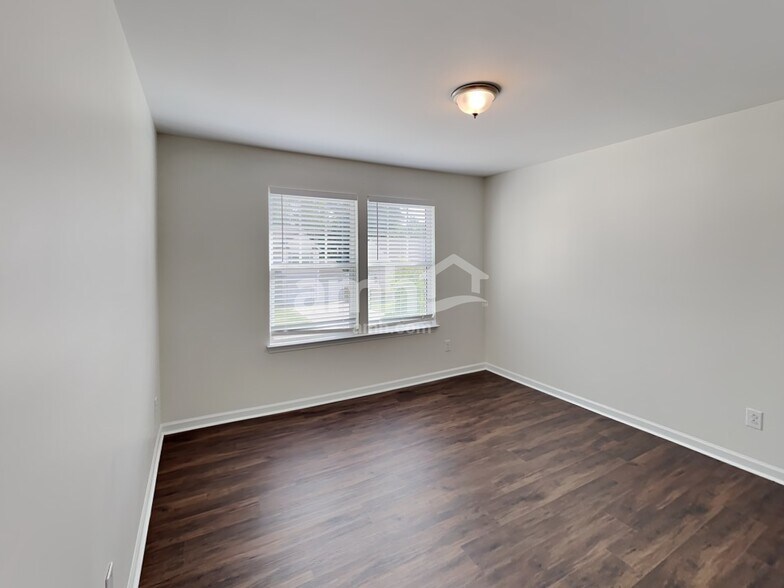 Building Photo - 404 Moses Rhyne Dr