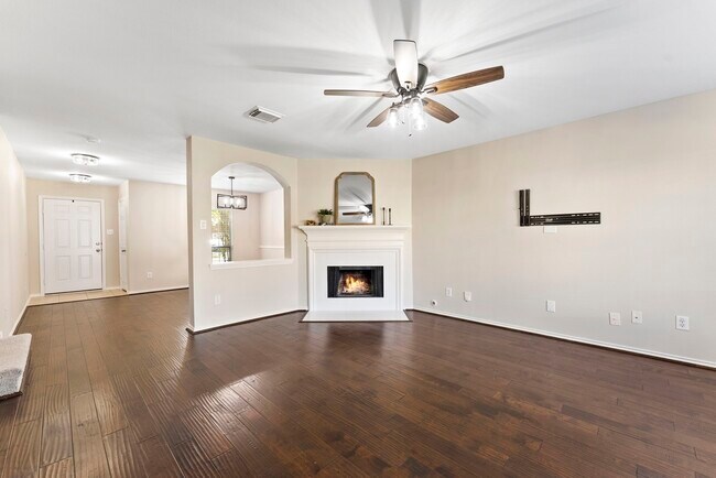 Building Photo - 2419 Colonial Springs Ln