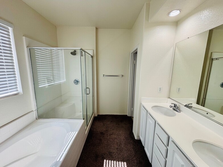 Building Photo - 5806 W Avenue K3