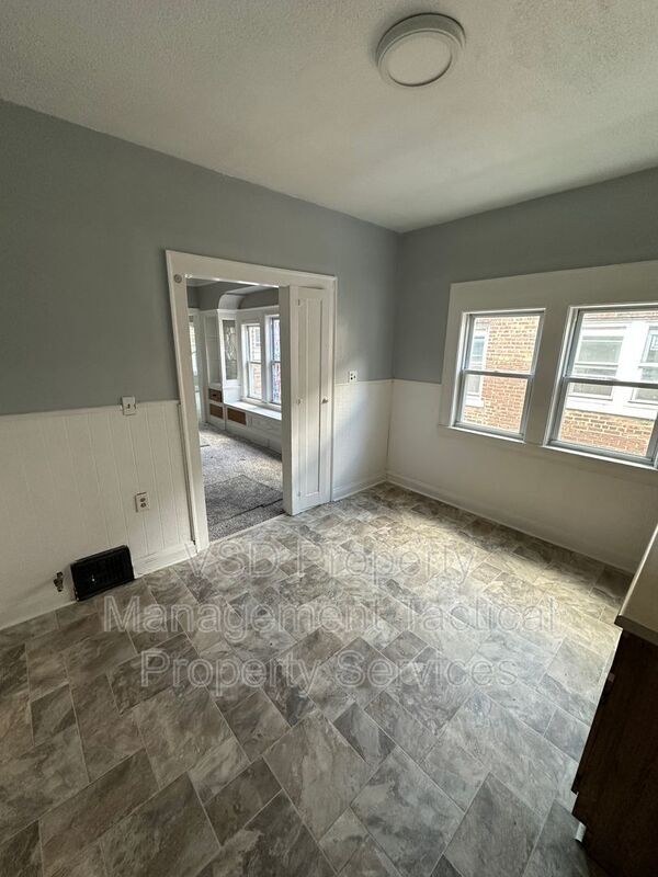 Building Photo - 3285 E 143rd St